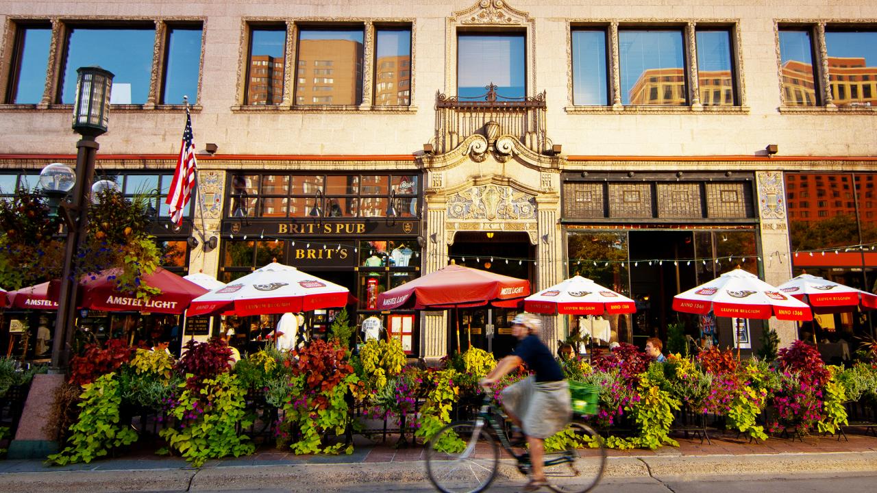 Outdoor & Patio Dining in Minneapolis - Meet Minneapolis